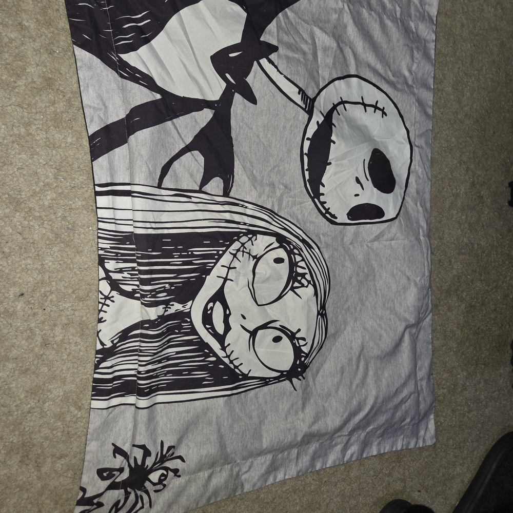 Themed Grey & Black Bedding Set with Red Accent - Nightmare Silhouette Design - Picture 6 of 6